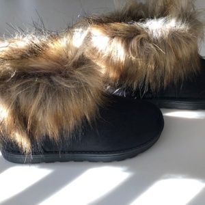 Black suede boots with faux fur